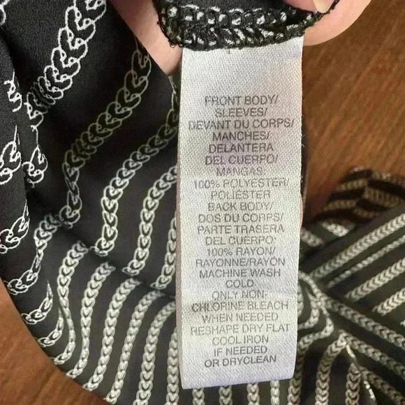 Loft Women’s Size XS Black And White Flowy Pull On V-Neck Blouse. Long Sleeve - Picture 7 of 7